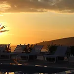 The Queen's Lion Premium Hotel *