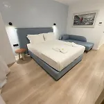 The Queen's Lion Premium * Saranda