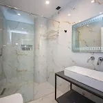 The Queen's Lion Premium Hotel