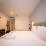 Hotel The Queen's Lion Premium *