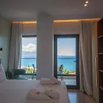 The Queen's Lion Premium