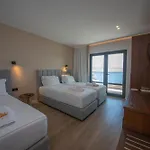 The Queen's Lion Premium Hotel *