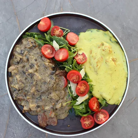 The Queen's Lion Premium *