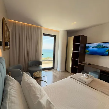 The Queen's Lion Premium Отель *