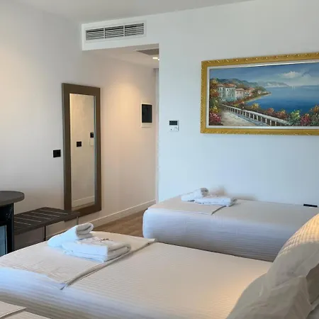 The Queen's Lion Premium Отель