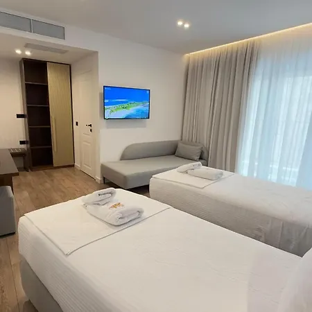 The Queen's Lion Premium Саранда