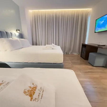 The Queen's Lion Premium * Саранда