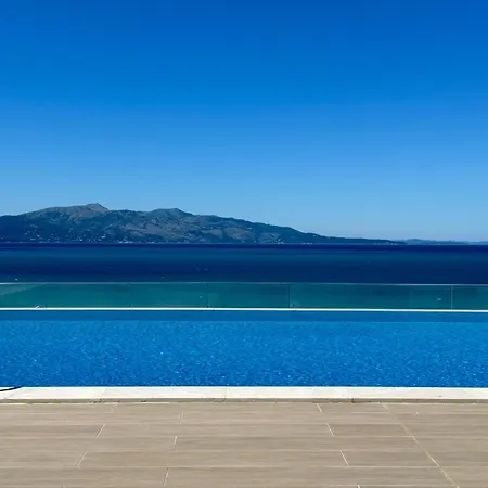 The Queen's Lion Premium * Саранда