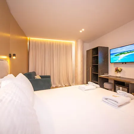 The Queen's Lion Premium