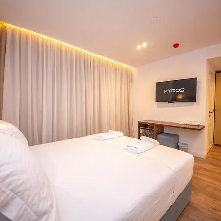 The Queen's Lion Premium Отель Саранда