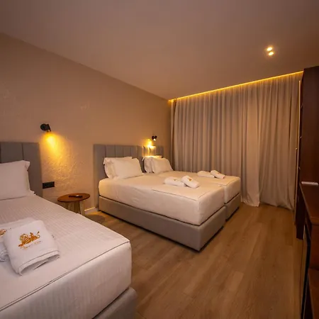 The Queen's Lion Premium Отель *