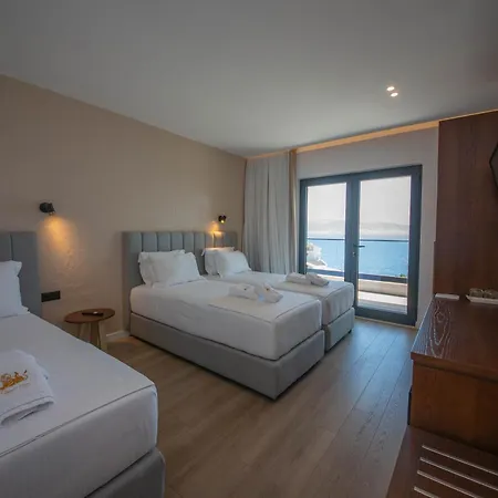 The Queen's Lion Premium Отель *