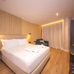 The Queen's Lion Premium *