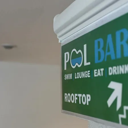 The Queen's Lion Premium