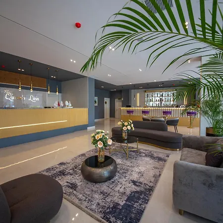 The Queen's Lion Premium Sarandë