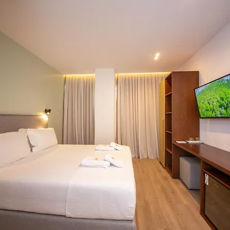 The Queen's Lion Premium * Sarandë