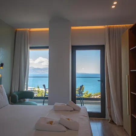 The Queen's Lion Premium