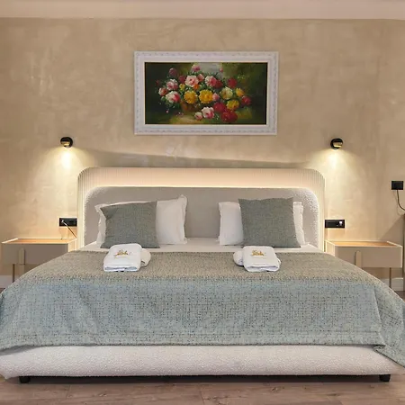 The Queen's Lion Premium Sarandë