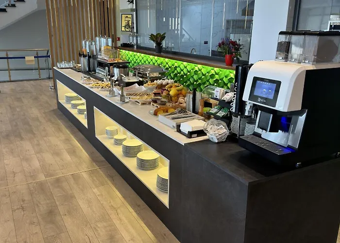 The Queen's Lion Premium