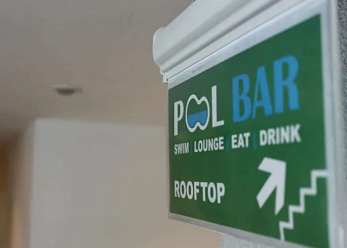 The Queen's Lion Premium