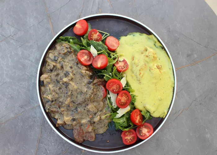 The Queen's Lion Premium *