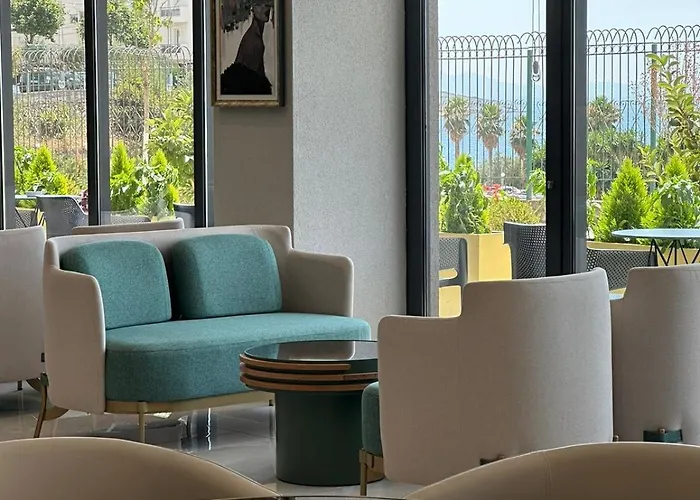 The Queen's Lion Premium * Sarandë