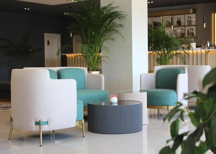 The Queen's Lion Premium Hotel *