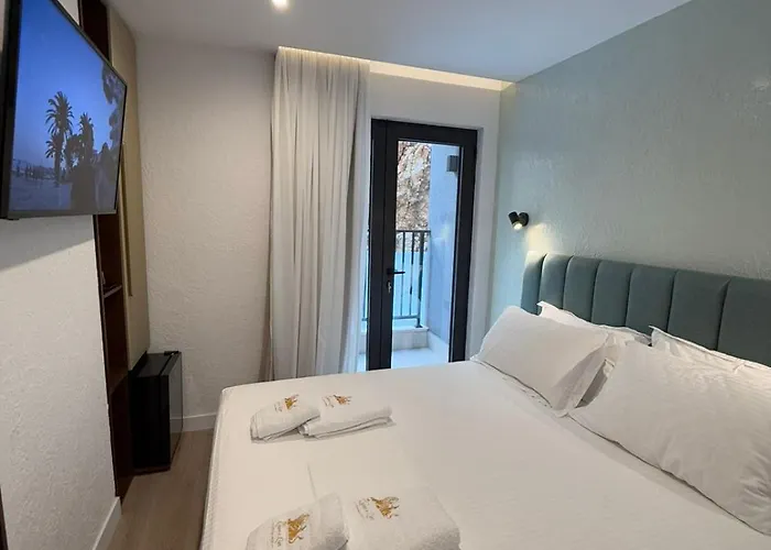 The Queen's Lion Premium * Sarandë