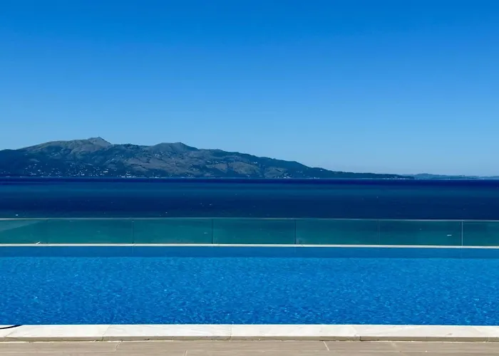 The Queen's Lion Premium * Saranda