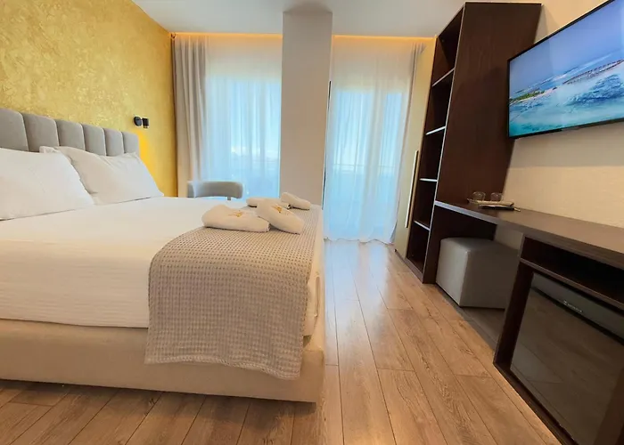 The Queen's Lion Premium