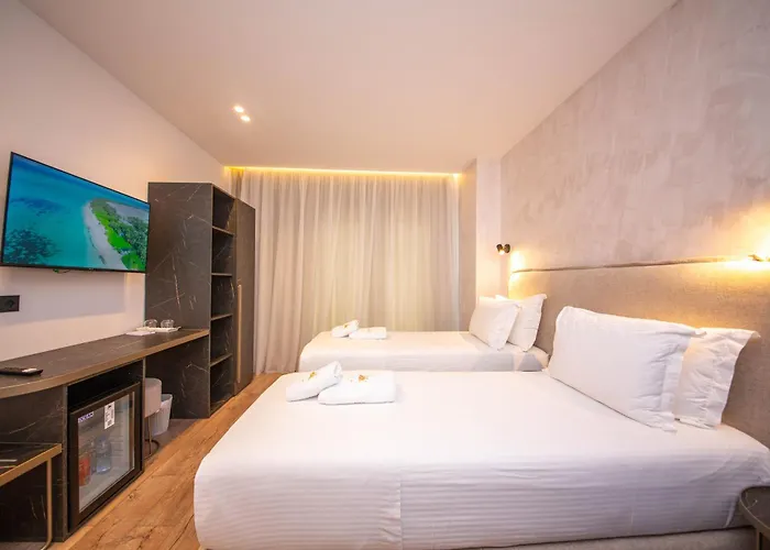 The Queen's Lion Premium * Sarandë