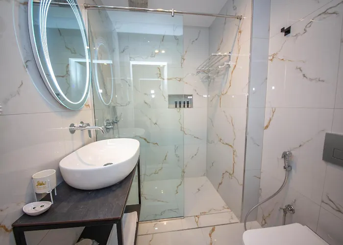 Otel The Queen's Lion Premium *