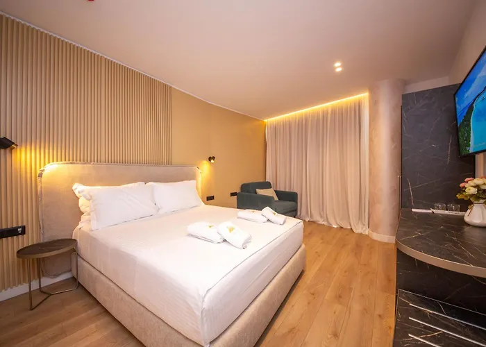 The Queen's Lion Premium *