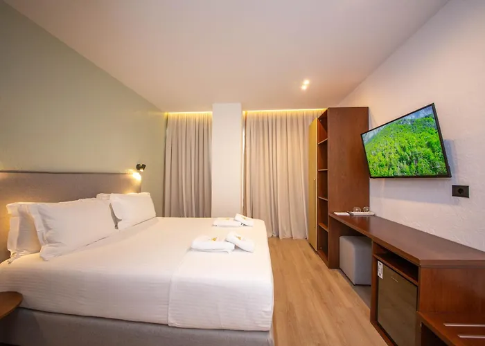 The Queen's Lion Premium * Saranda