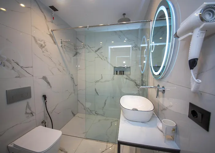 The Queen's Lion Premium Otel Saranda