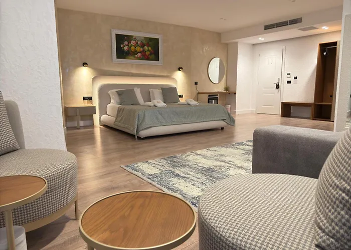 Hotel The Queen's Lion Premium